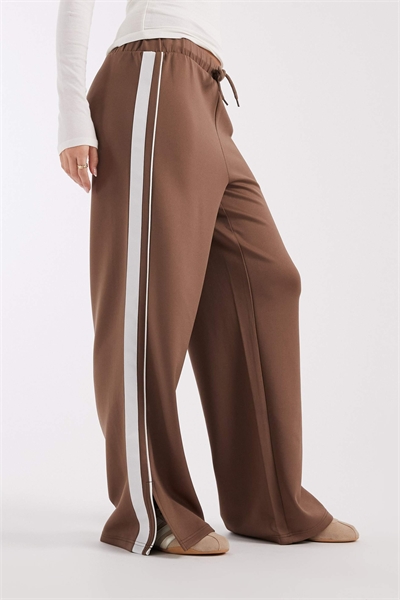 Широкие брюки с боковой полосой коричневого цвета артикул 154694255