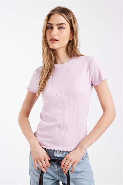 Футболка с каймой из салата в цвете «ветерная орхидея» артикул 154694213