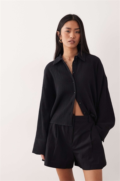 Рубашка из хлопчатобумажной ткани с текстурной отделкой и укороченным кроем артикул 152232303