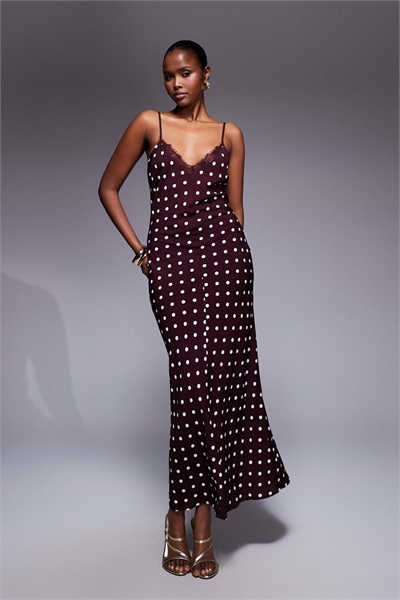 Макси-платье-комбинация из атласа с V-образным вырезом и кружевной отделкой артикул 151414779