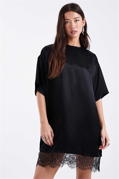 Платье-футболка с атласным кружевом по низу артикул 154007777