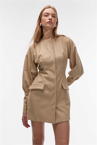 Мини-платье-блейзер с объемными рукавами артикул 150147155