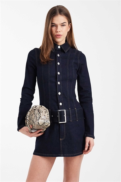 Мини-платье из денима с поясом на заниженной талии артикул 155052234
