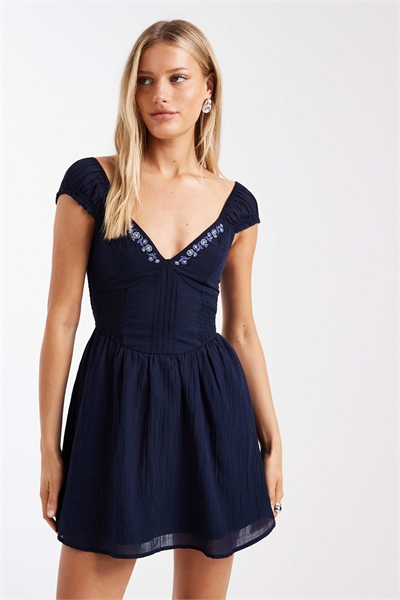 Мини-платье без рукавов в стиле «доярки» артикул 155650491