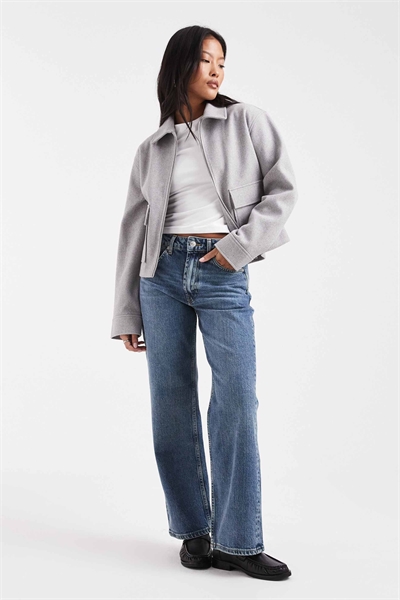 ASOS DESIGN Petite удобные джинсы с прямыми брючинами и винтажной стиркой артикул 150602166