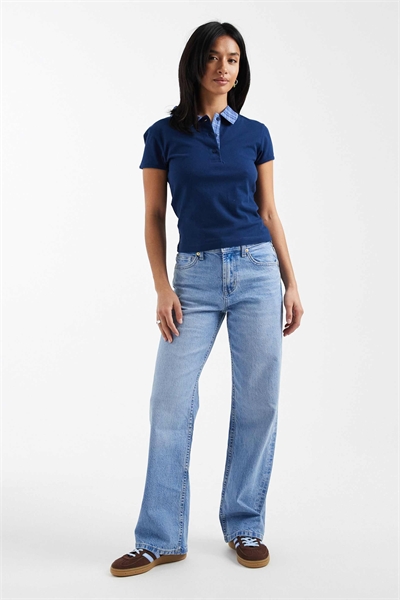 ASOS DESIGN Petite удобные джинсы с прямыми брючинами из эластичного материала ярко-синего цвета артикул 153820295