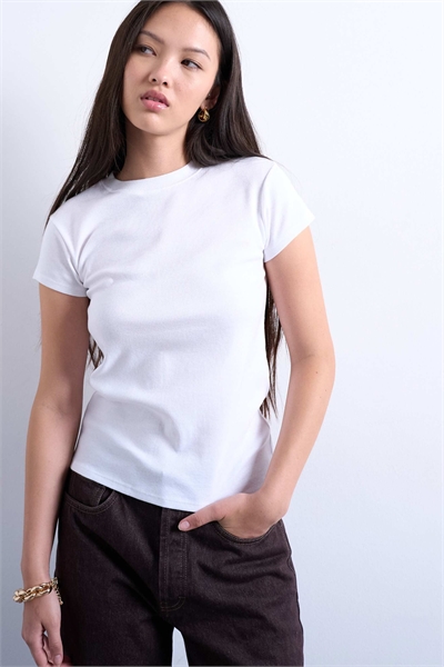 Повседневная футболка белого цвета артикул 150000746