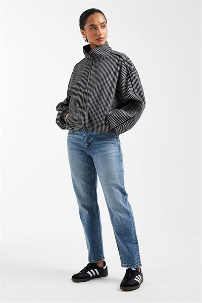 ASOS DESIGN Удобные джинсы petite slim fit с винтажной стиркой артикул 153050663