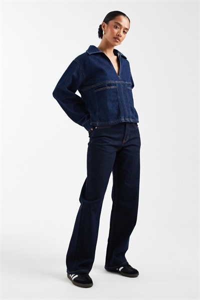 ASOS DESIGN Petite удобные джинсы с прямыми брючинами и эластичной посадкой, цвет «промытый» артикул 153281047