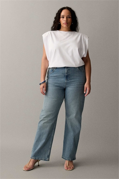 ASOS DESIGN Curve удобные джинсы с прямыми брючинами и винтажной стиркой артикул 153050418