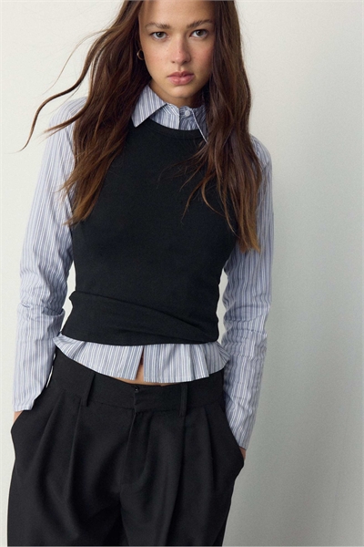 Базовый приталенный топ черного цвета артикул 155649050