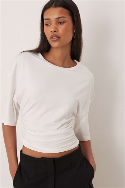 Мягкий топ с рюшами белого цвета артикул 154757011