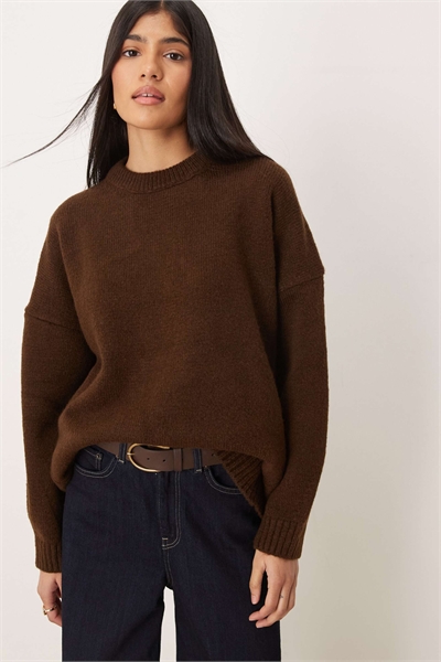 Свободный свитер с круглым вырезом и закруглённым низом артикул 153153709