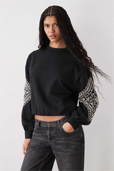 Толстовка с вышитым рукавом артикул 150506931