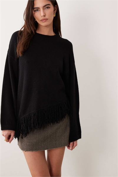 Свитер с асимметричным подолом и бахромой артикул 155925859