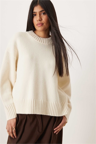 Трикотажный свитер с круглым вырезом и широкими рукавами артикул 153753618