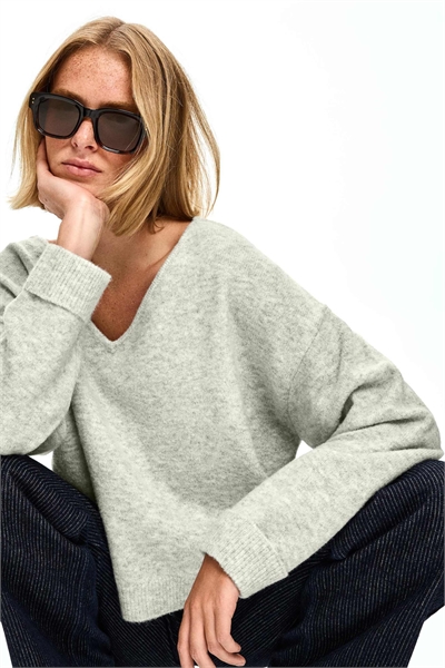 Свитер с V-образным вырезом из мягкой ткани артикул 151680483