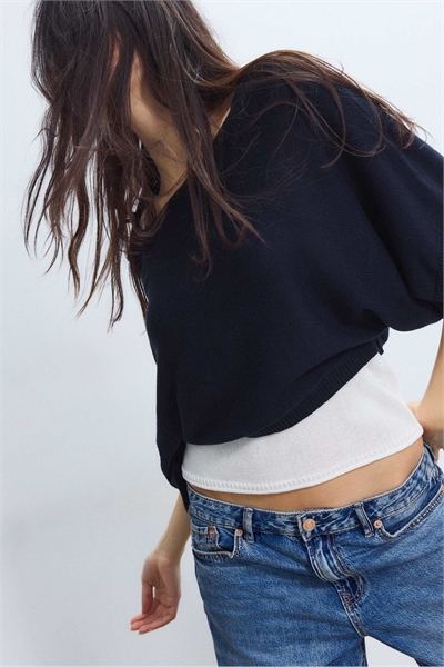 Свитер из трикотажа с лодочным вырезом и накладкой артикул 156250910