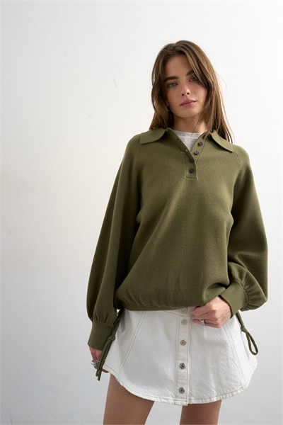 Вязаное компактное практичное поло цвета хаки артикул 154135568