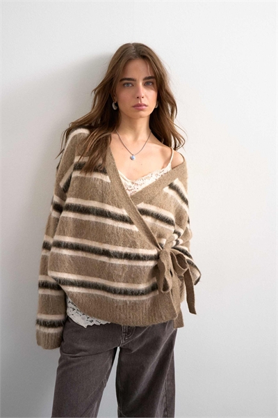 Вязаный пушистый кардиган с полосками и завязками на шее, нейтрального цвета артикул 153815307