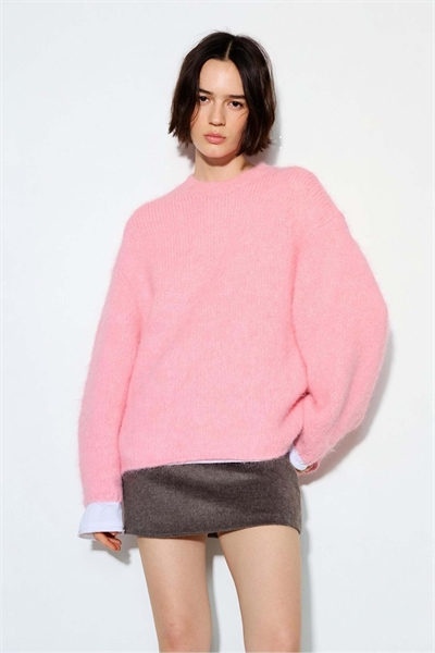Розовый свитер с круглым вырезом артикул 155320347