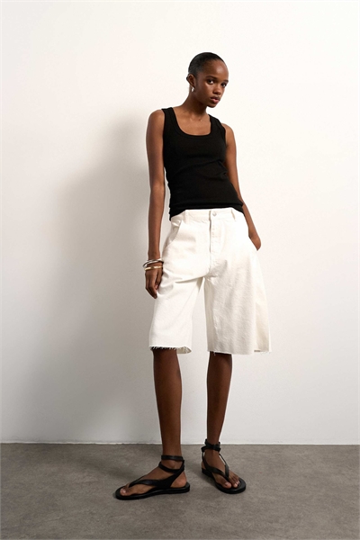 Джинсовые шорты цвета экрю артикул 155175593