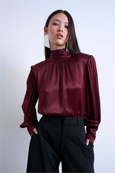 Блузка с атласным шарфом бордового цвета артикул 151785120