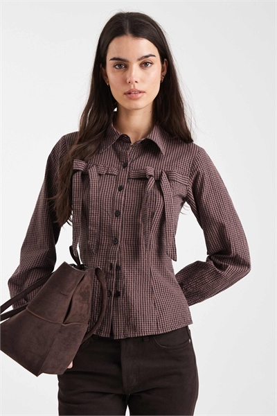 Рубашка с бантиком, коричневая клетка артикул 149245525