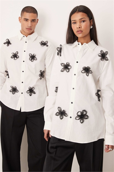 Универсальная рубашка из смешанной хлопковой ткани с цветочными аппликациями и застежкой на пуговицах артикул 154902707