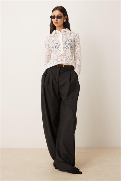 Рубашка из смешанной хлопковой ткани с ажурным узором, открытой вязкой, пуговицами и волнистым краем артикул 154837282