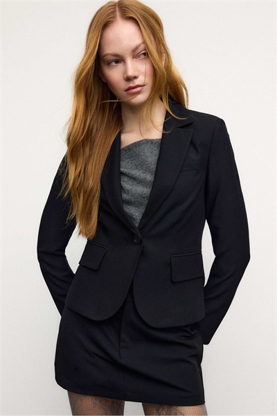 Короткий блейзер артикул 155424602