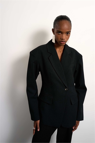 Блейзер с затягивающимся поясом и мягкими плечами артикул 151187187