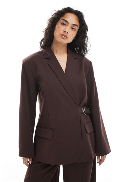 Блейзер с широким поясом, скроенный по фигуре co-ord артикул 147378897