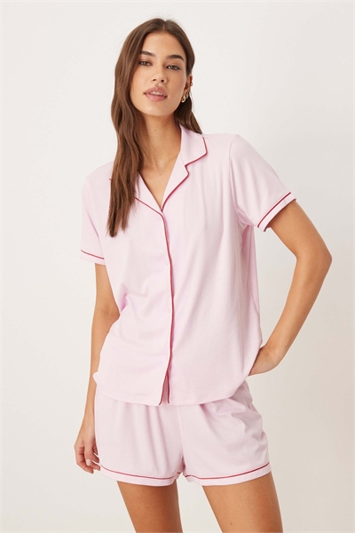 Комплект короткой пижамы с ребристым воротником артикул 153083631