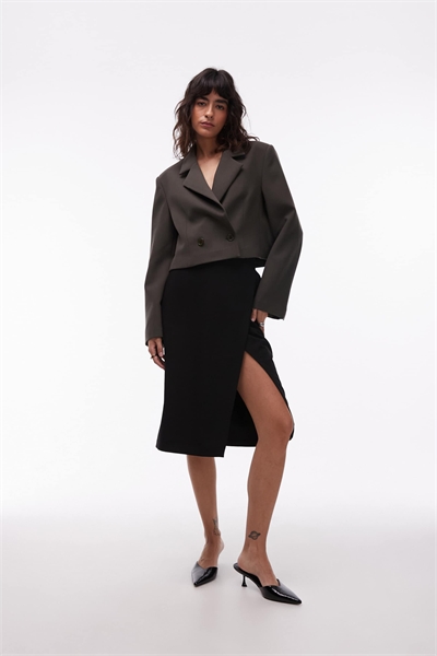 Короткий двубортный блейзер артикул 153573007