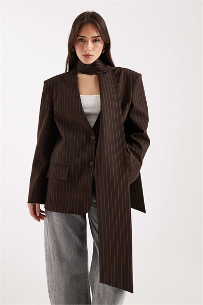 Блейзер с объемным шарфом артикул 155222480