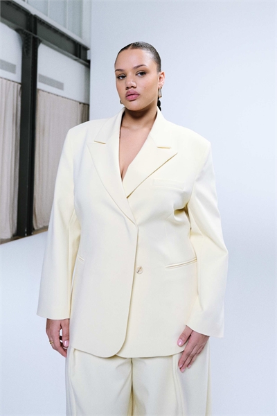 Блейзер с двойной застежкой и закругленными линиями артикул 155319003