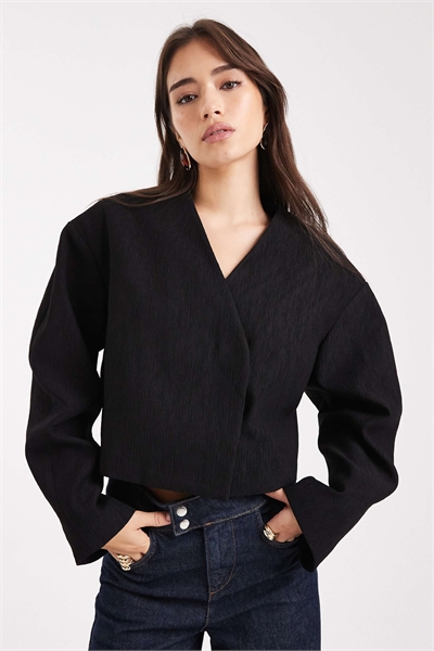 Укороченный блейзер с фактурной текстурой артикул 150830055