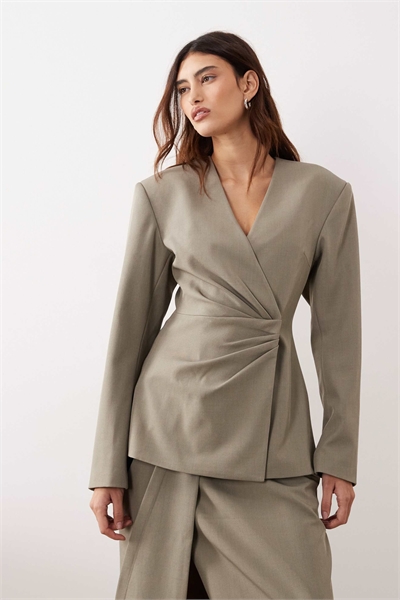 Блейзер с завязками, без воротника и складками артикул 150600406