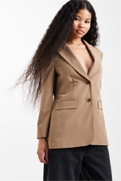 Блейзер с затянутой талией артикул 148069089