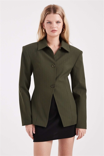 Блейзер с ярким воротником-стойкой артикул 153408028