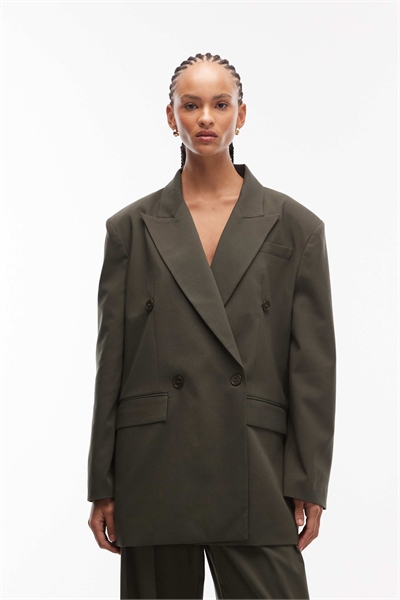 Блейзер с зауженными плечами и двойной застежкой артикул 150563124