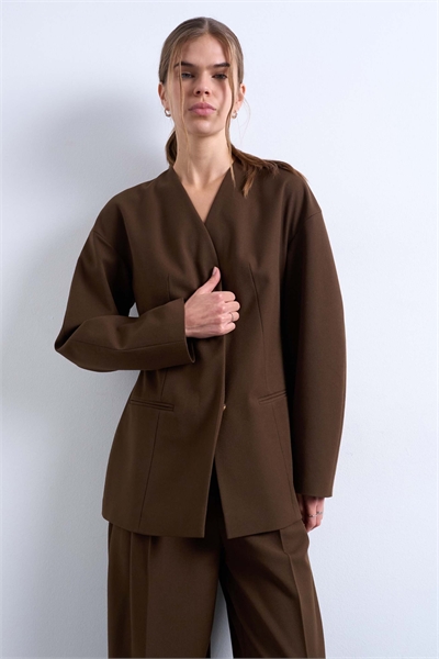 Блейзер овальной формы без воротника артикул 147865938