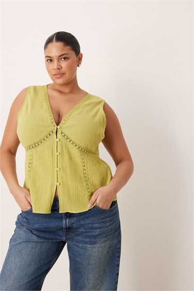 Жилет ASOS DESIGN Curve с кружевной отделкой артикул 153328408