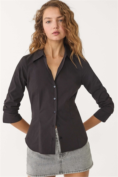 Простая приталенная рубашка артикул 151274572