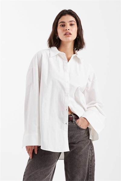 Рубашка свободного кроя с широкими рукавами артикул 152901715