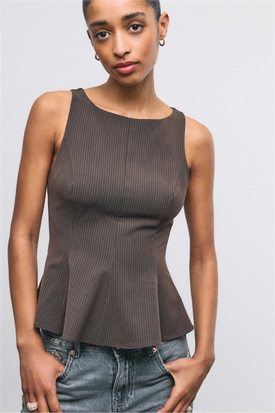 Топ без рукавов с баской артикул 155807331