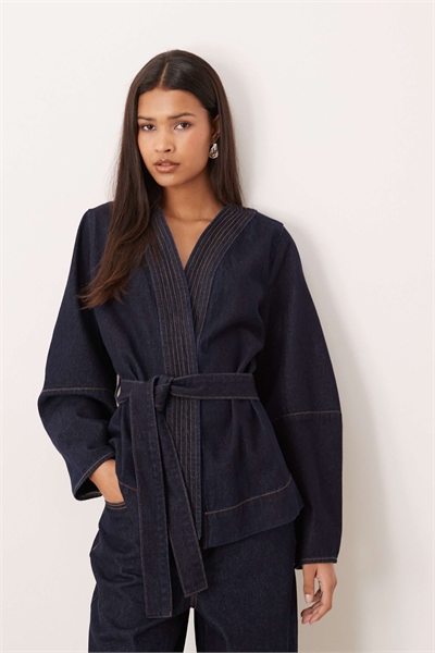 Топ с перекрещивающимся вырезом спереди и поясом co-ord артикул 152233573