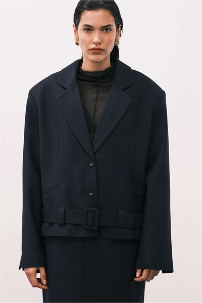 Блейзер с зауженным кроем и очень широким подолом на ремне артикул 151995229