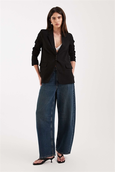 Блейзер с акцентом на пуговицах артикул 151963747